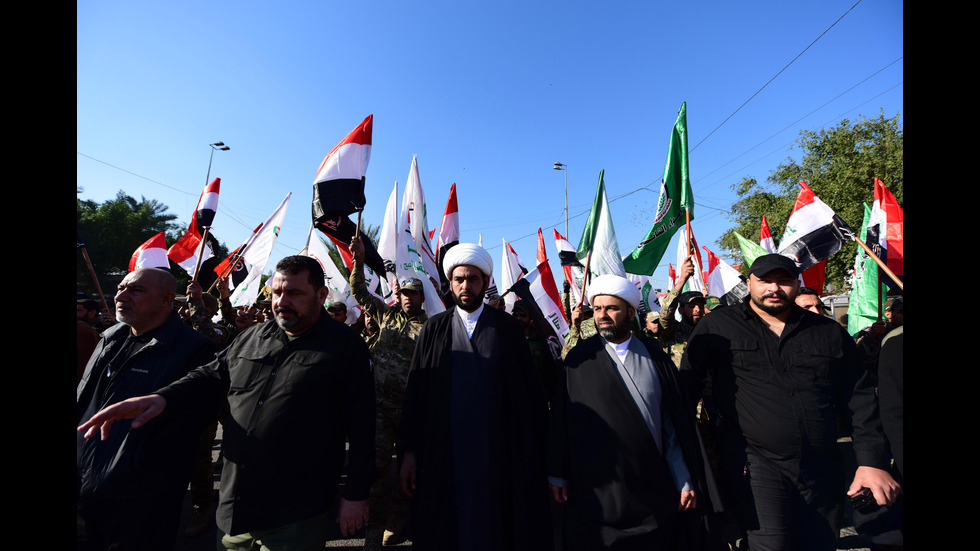 Протестиращи нахлуха в посолството на САЩ в Багдад