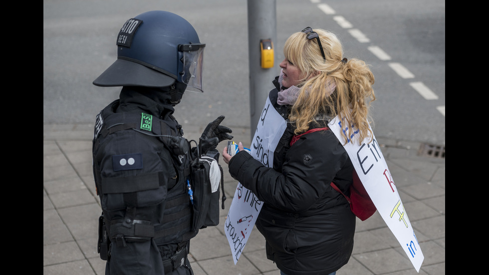 Сблъсъци с полицията по време на неразрешен протест в Германия