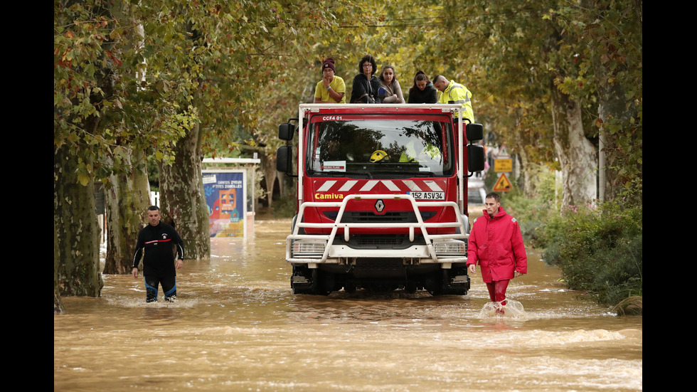 Евакуация и спасителни операции във Франция заради наводнения