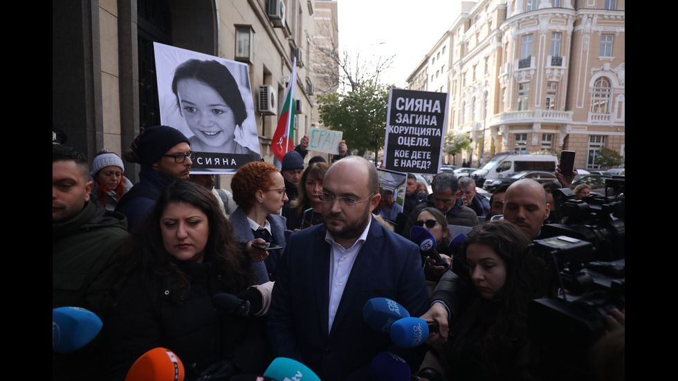 „Стига повече“: Протест в София срещу войната по пътищата