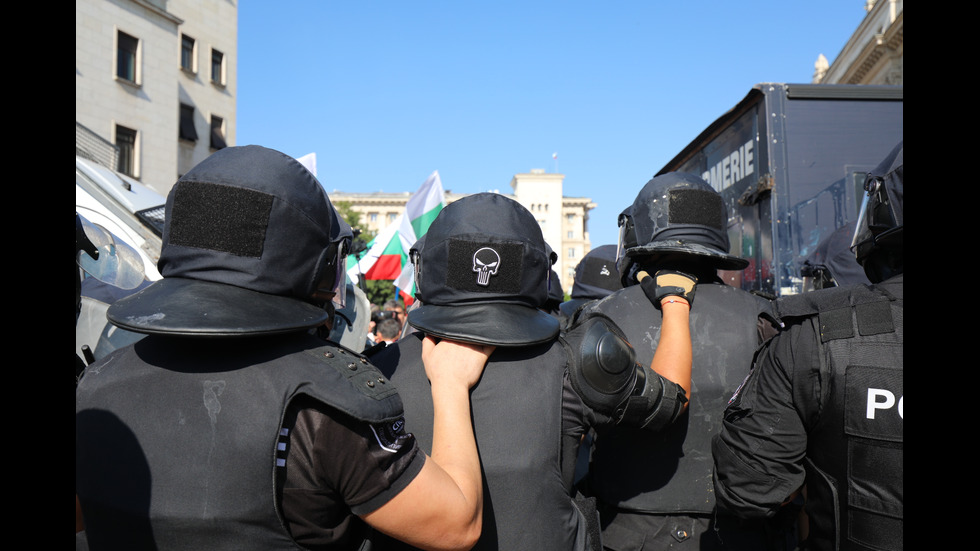 Протест пред парламента