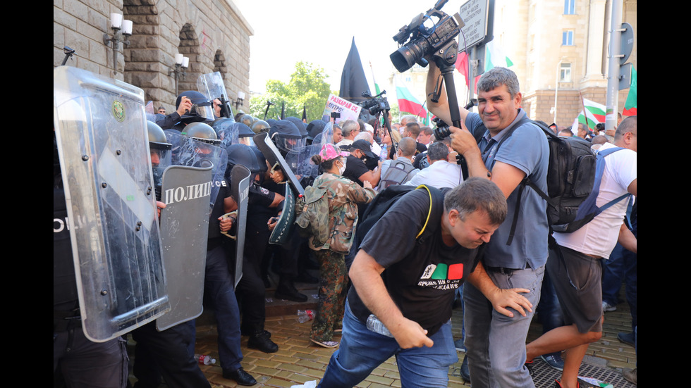 Протест пред парламента