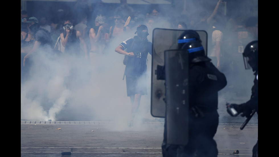 Франция се изправя пред нова вълна протести