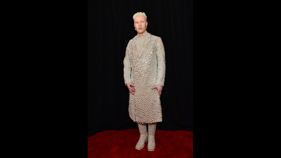 Стил и сексапил завладяха червения килим на наградите „Грами”