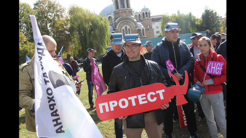 Пожарникарите излязоха на протест