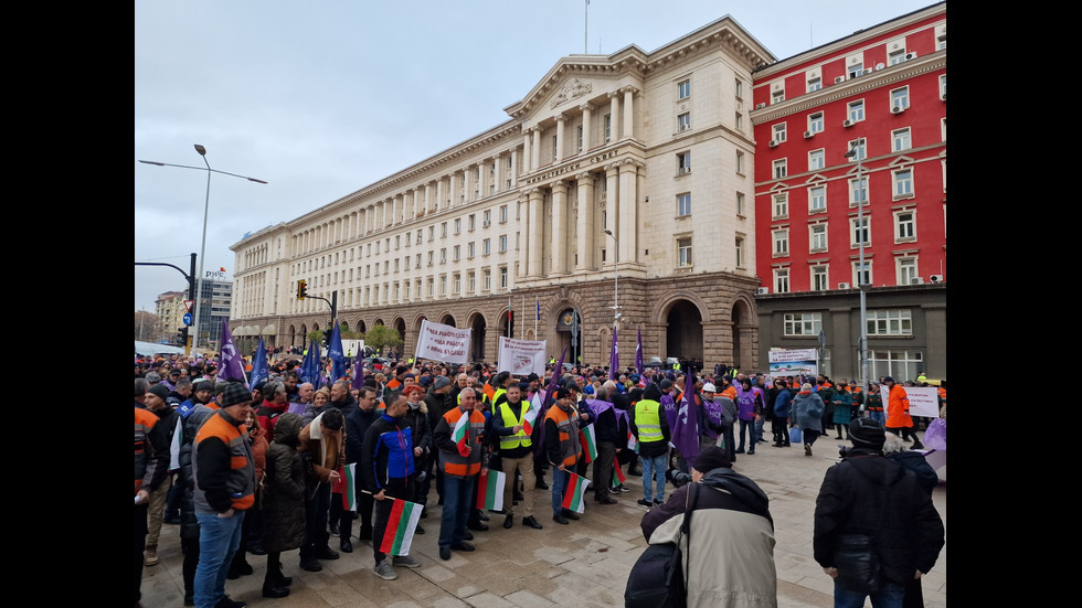 Синдикати от КНСБ и КТ „Подкрепа“ излизат на протест пред МС