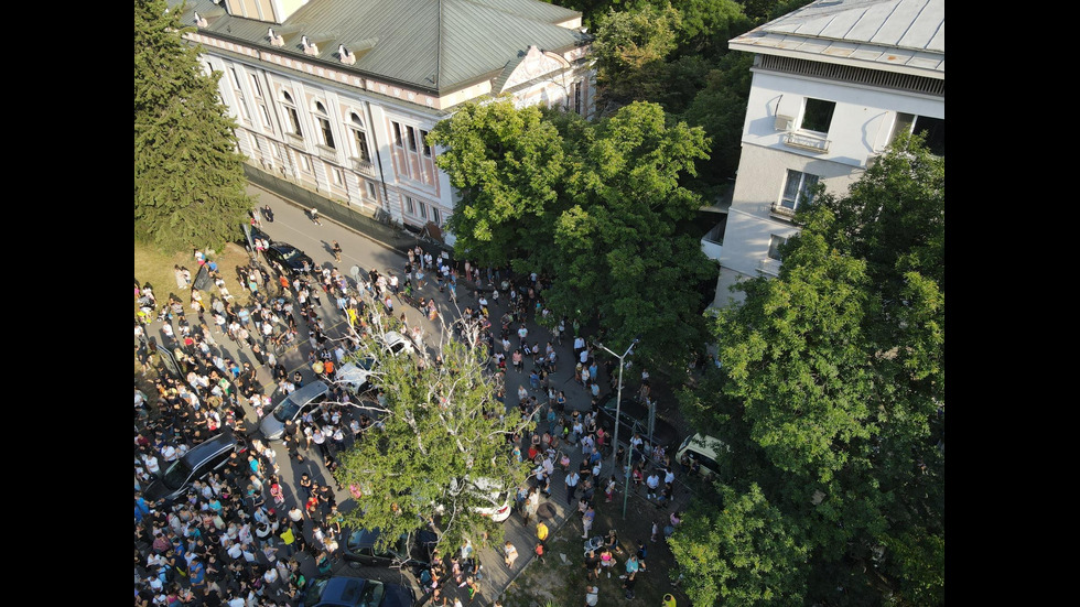 Протести в десетки градове заради жестоко малтретираното 18-годишно момиче