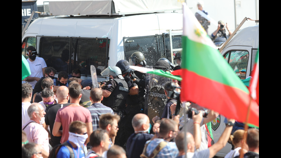 Протест пред парламента