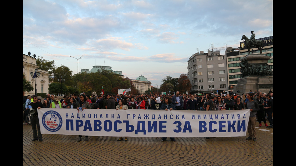 Протест заради кандидатурата на Гешев за главен прокурор блокира центъра на София
