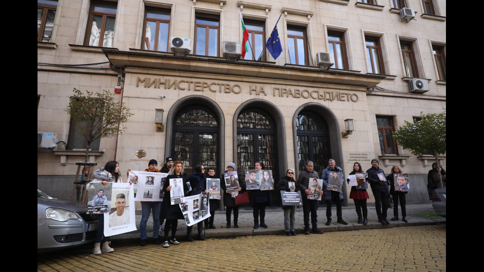 „Стига повече“: Протест в София срещу войната по пътищата