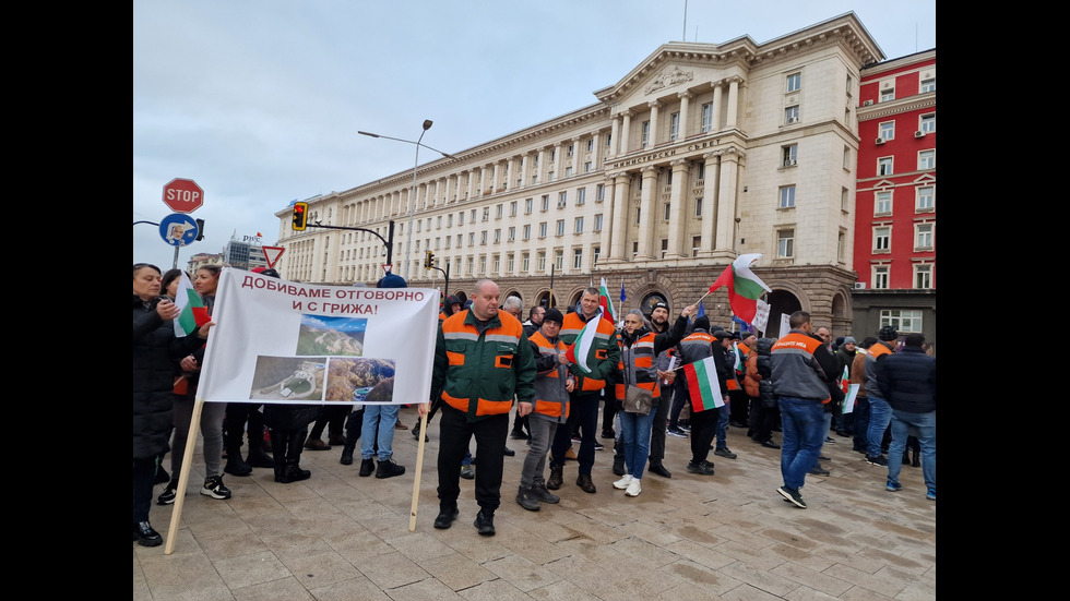 Синдикати от КНСБ и КТ „Подкрепа“ излизат на протест пред МС