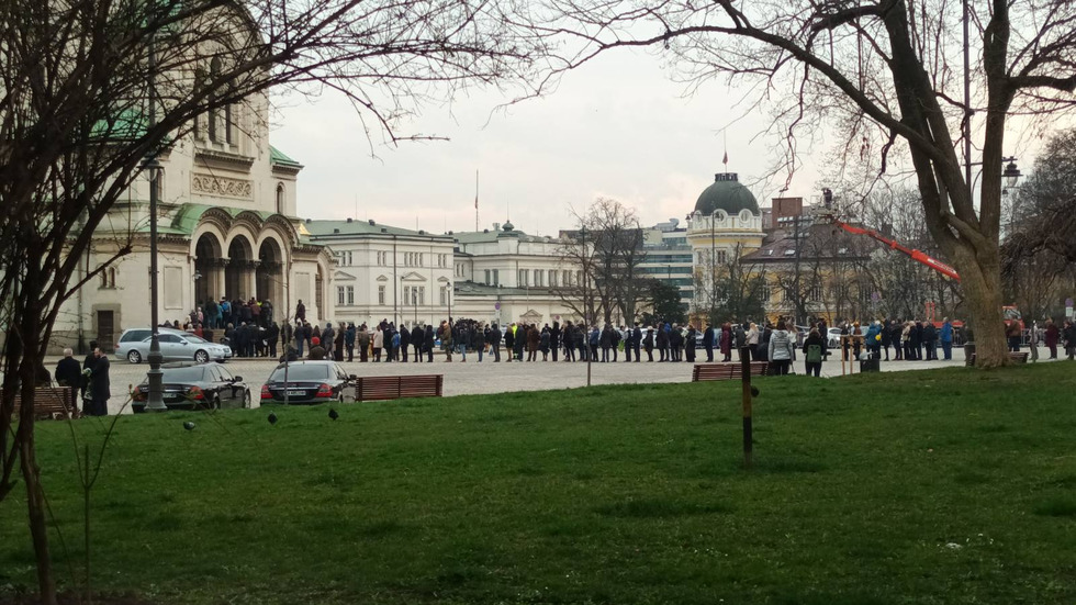 Изложиха за поклонение тленните останки на патриарха в „Св. Александър Невски”