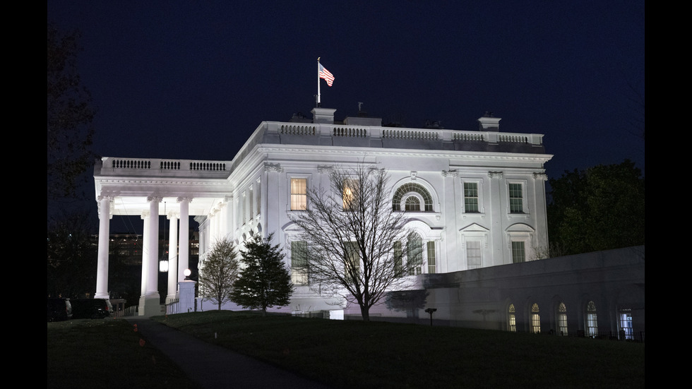 Мелания Тръмп посрещна коледната елха на Белия дом