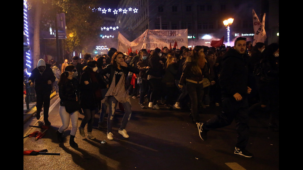 Сблъсъци в Атина между полиция и протестиращи срещу Обама