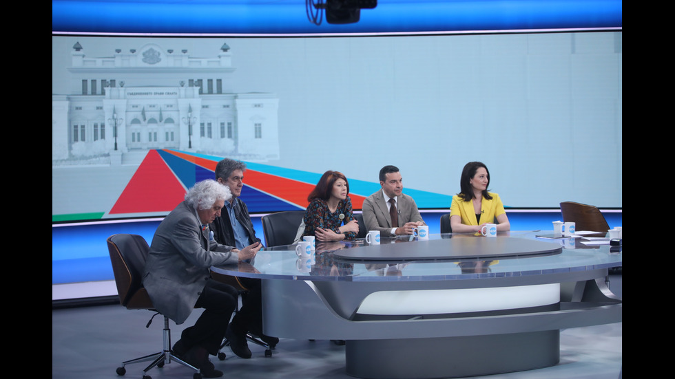 ЗАД КАДЪР: Изборният ден по NOVA В СНИМКИ