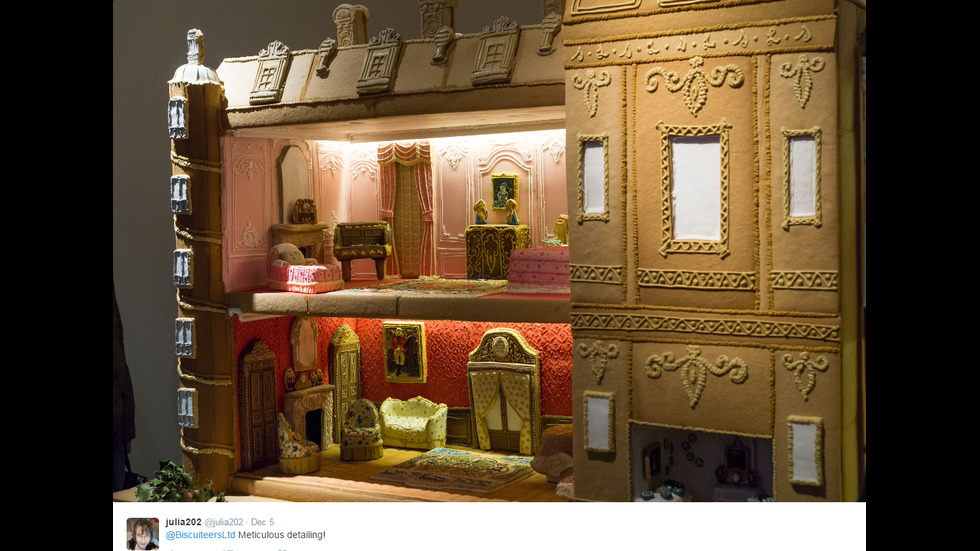 Кулинарни "архитекти" сътвориха дворец от меденки