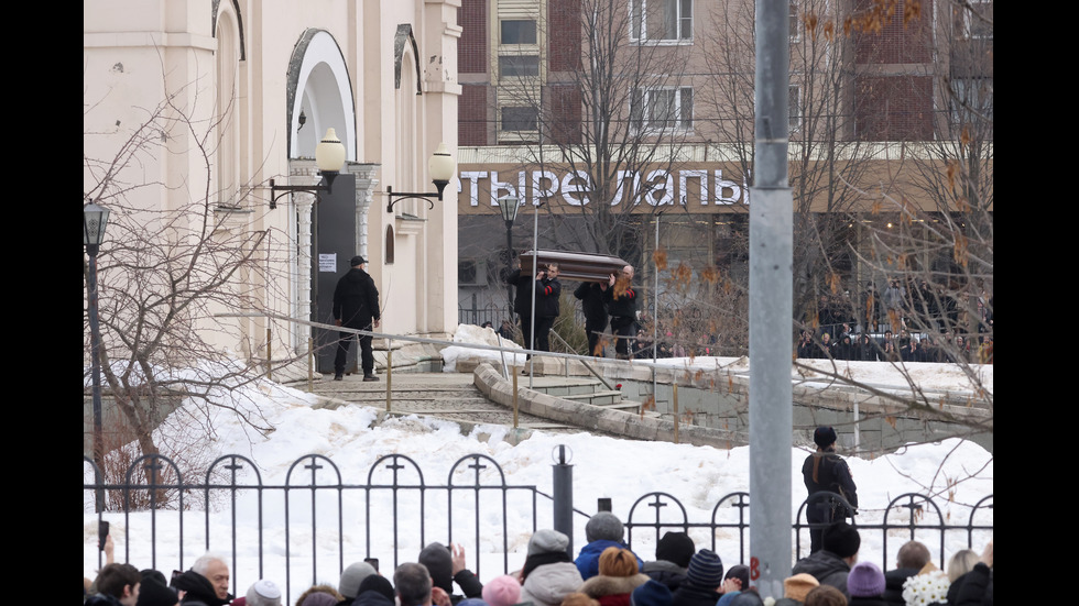 Опашки пред църквата, където ще се проведе опелото на Навални