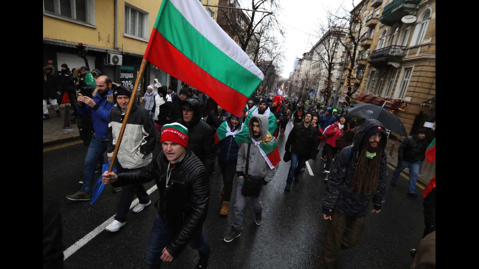 Протест за промяна на политическата система пред парламента