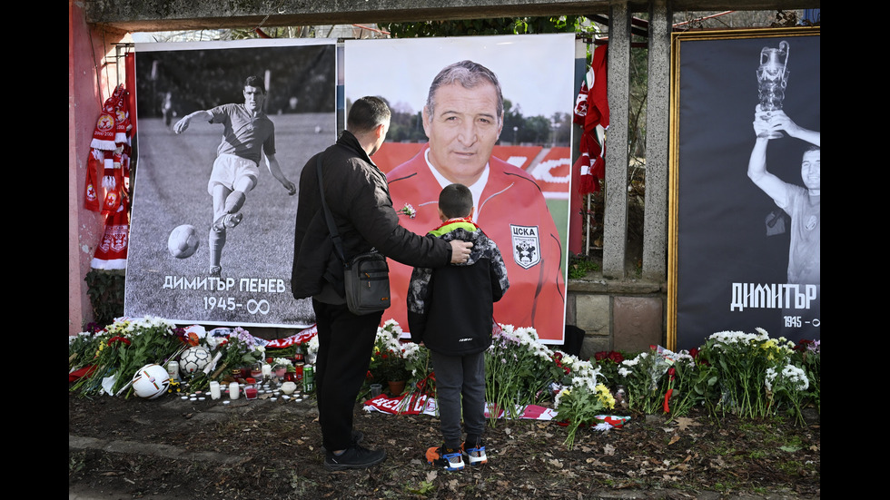 България се прощава с великия Димитър Пенев, "четата" му от САЩ'94 го изпрати със сълзи и аплодименти