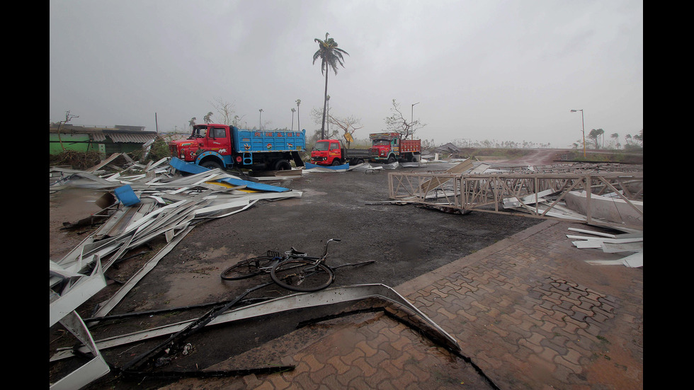 12 души са загинали заради урагана Фани в Индия