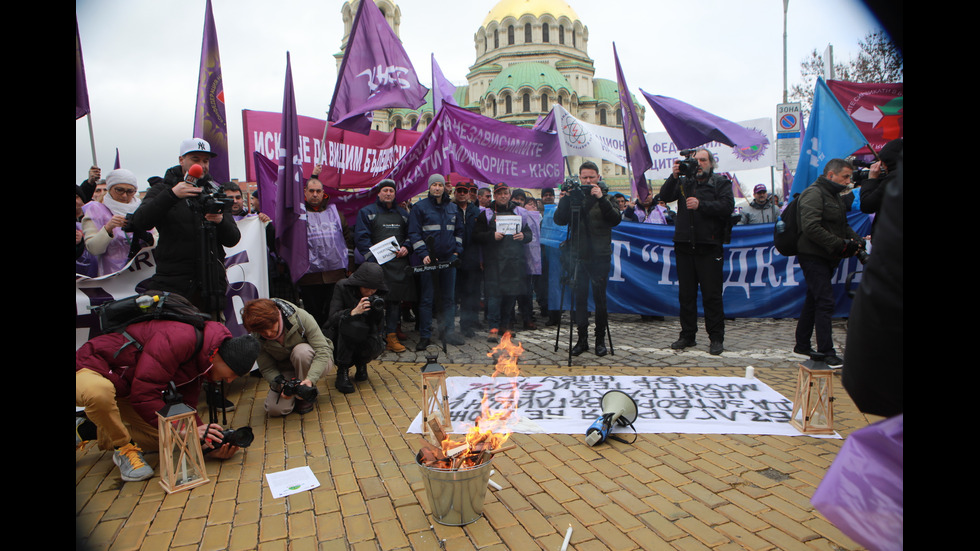 Работници от въглищните централи - на протест в София