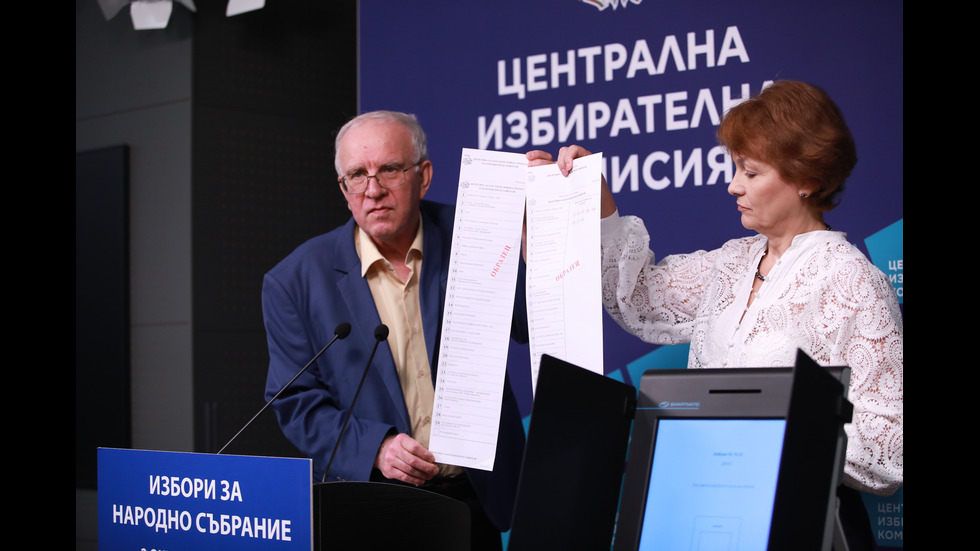 ЦИК представи бюлетините за вота на 2 октомври