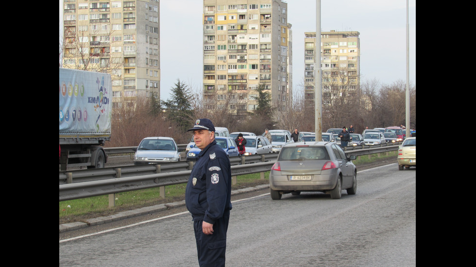 Катастрофа блокира движението по международното шосе в Русе