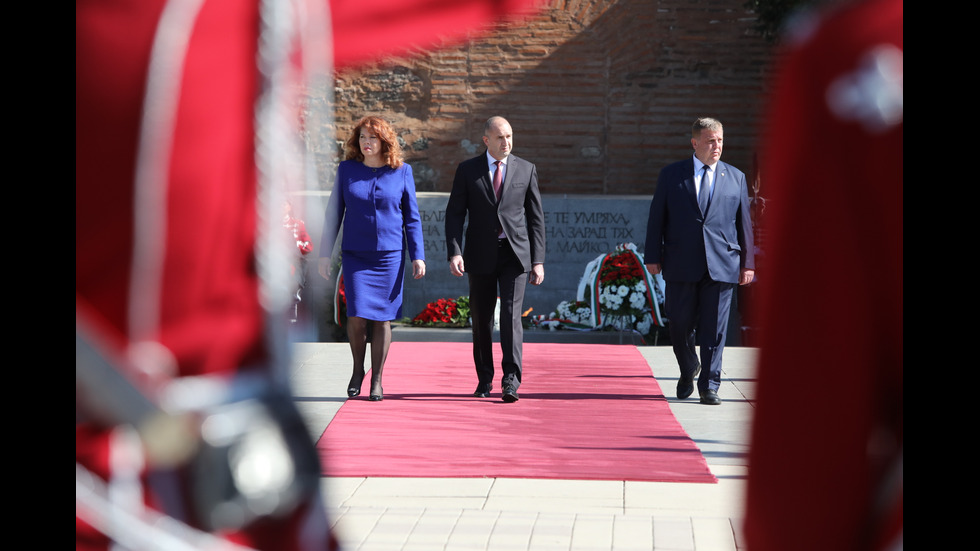 Освещаване на знамената на 6 май