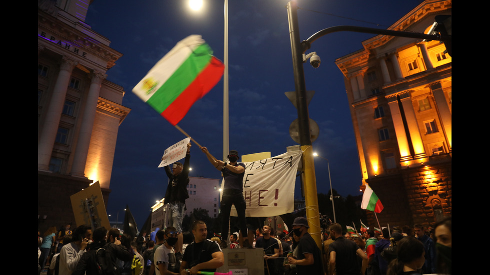 Седма поредна вечер на протести в центъра на София