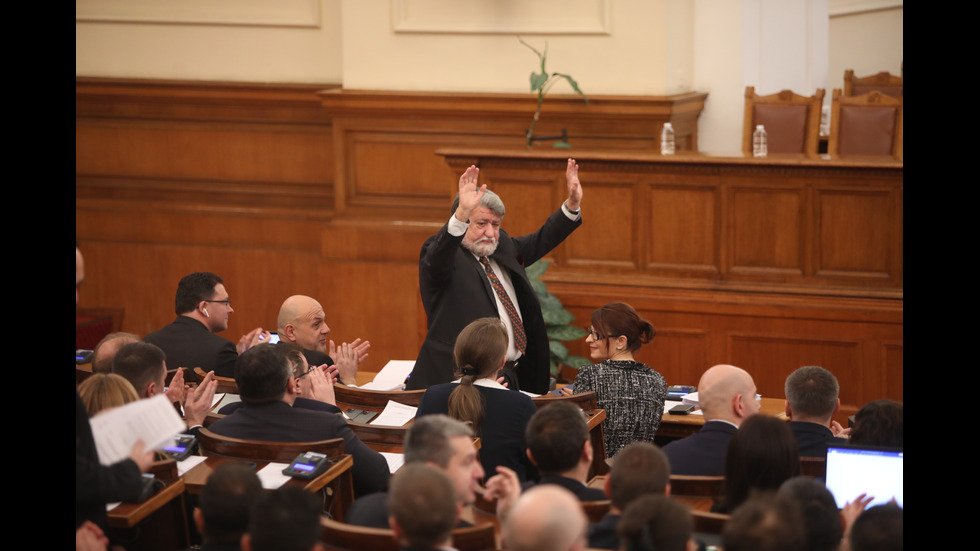 Парламентът решава дали да подкрепи проектокабинета "Габровски"