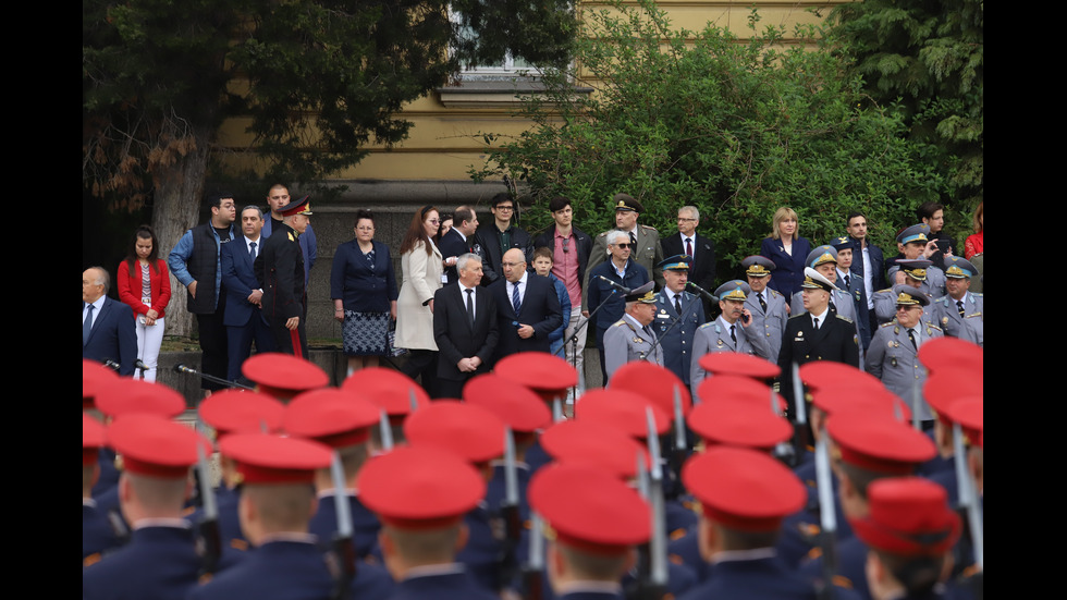 Военен парад за Деня на храбростта и водосвет на знамената