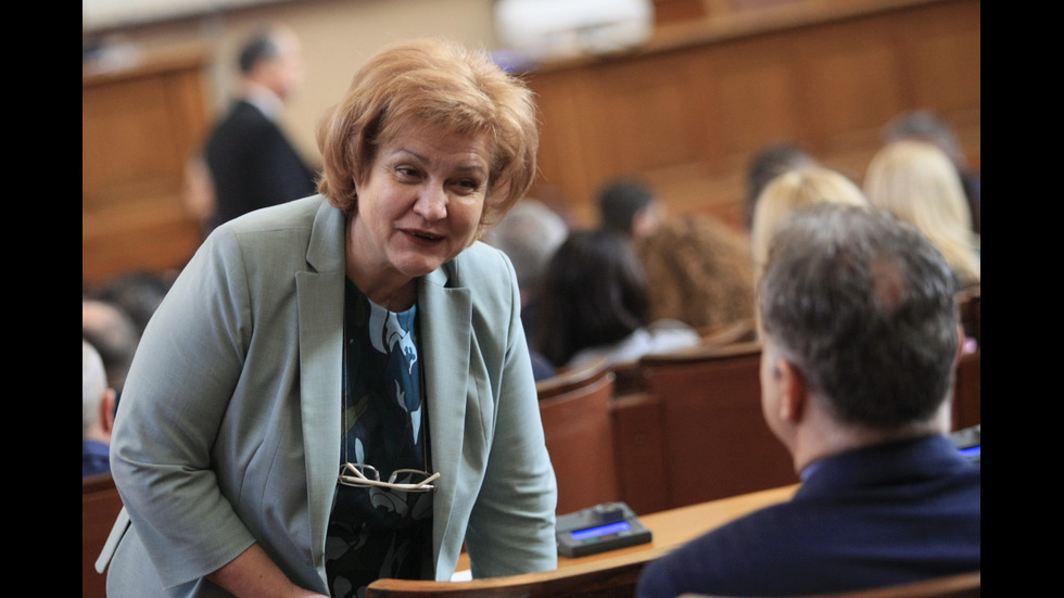 Депутатите дебатират по вота на недоверие