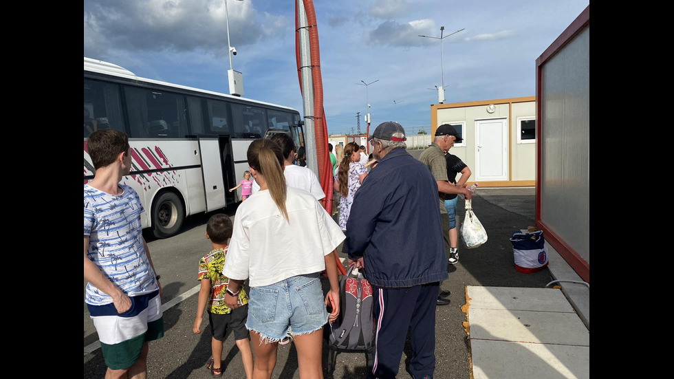 Първите украински бежанци пристигнаха в буферните центрове в "Сарафово" и Рибарица