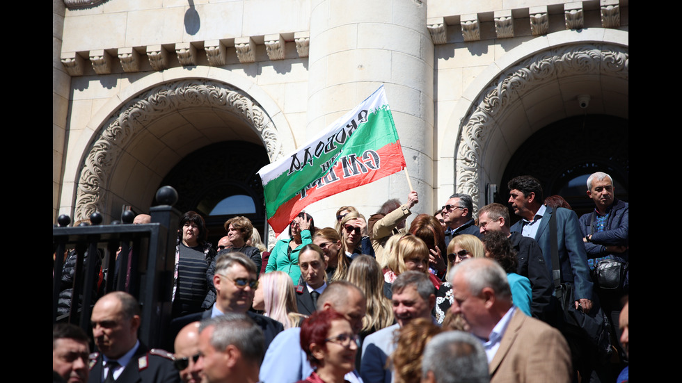 Прокурори и магистрати в подкрепа на Гешев