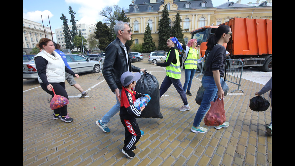 Пролетна акция: Тонове „Капачки за бъдеще” са събрани в центъра на София