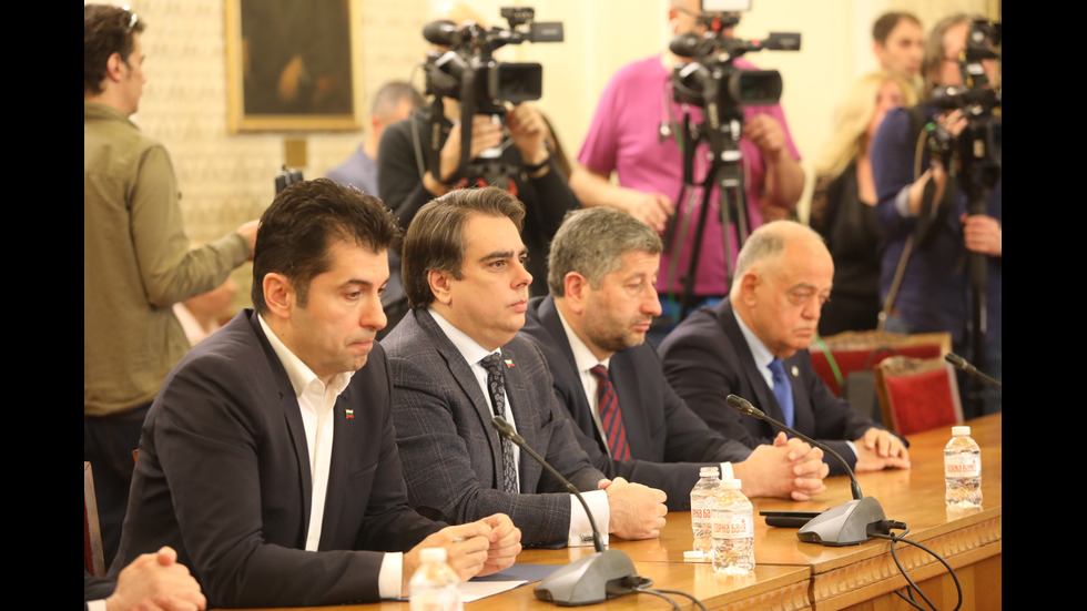 Първата лидерска среща между ГЕРБ-СДС и ПП-ДБ