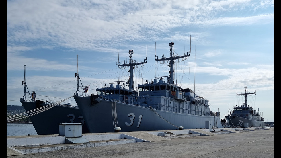 В Деня на храбростта и Българската армия: Водосвет на бойните знамена