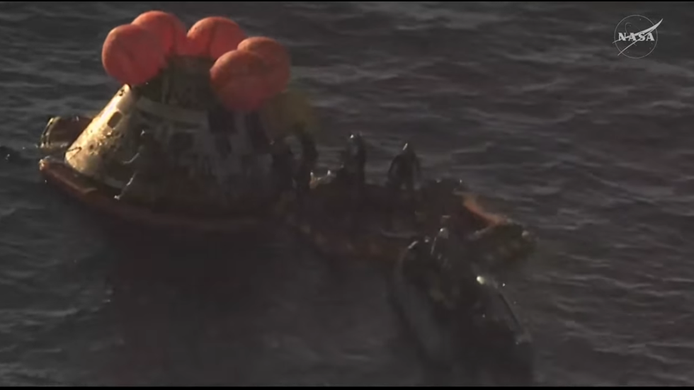 Астронавтите от лунната мисия на НАСА "Артемис 2" се завърнаха обратно на Земята