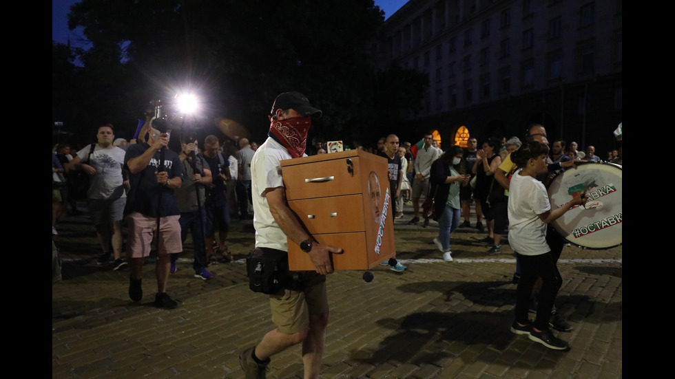 ПРОТЕСТИТЕ: Митинг пред испанското посолство, шествие из София