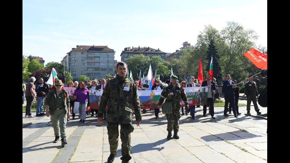 Нарисуваха украинското знаме върху Паметника на Съветската армия