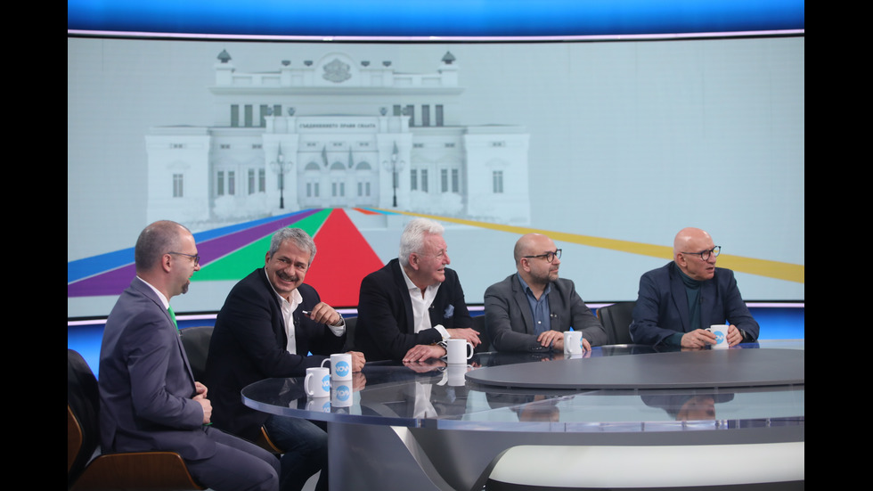 ЗАД КАДЪР: Изборният ден по NOVA В СНИМКИ