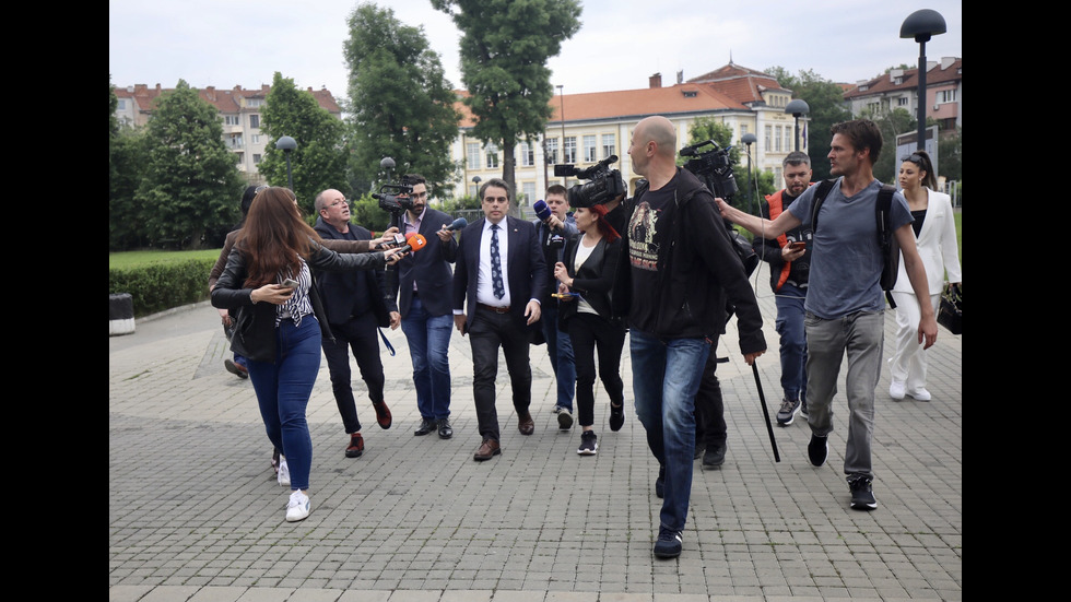 Привикаха Асен Василев в прокуратурата