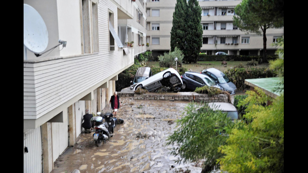 Наводнение в италианския град Ливорно, шест души загинаха