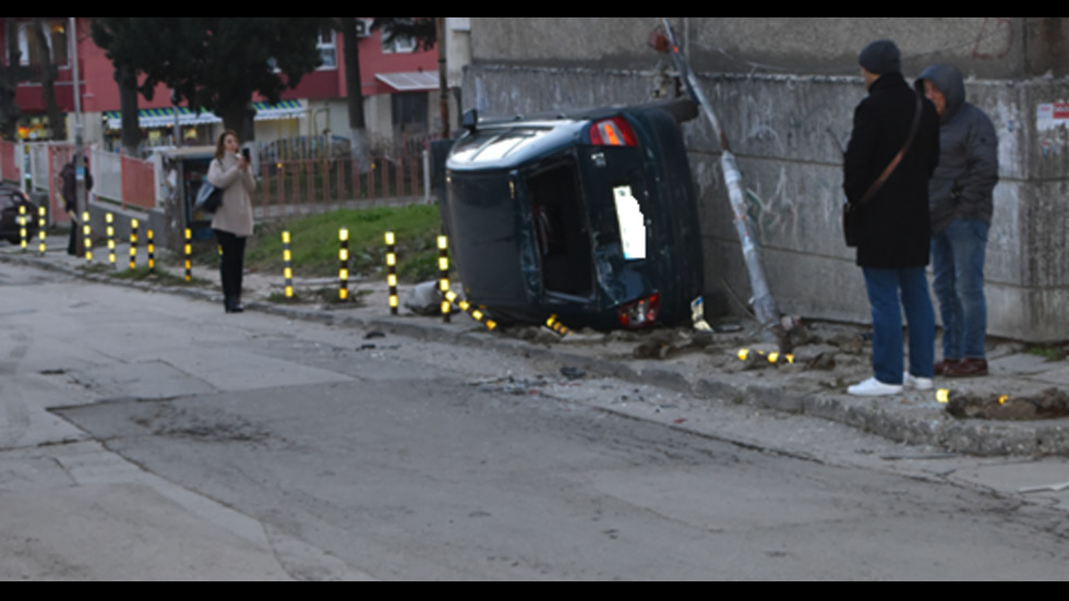 Автобус без шофьор блъсна четири коли във Варна