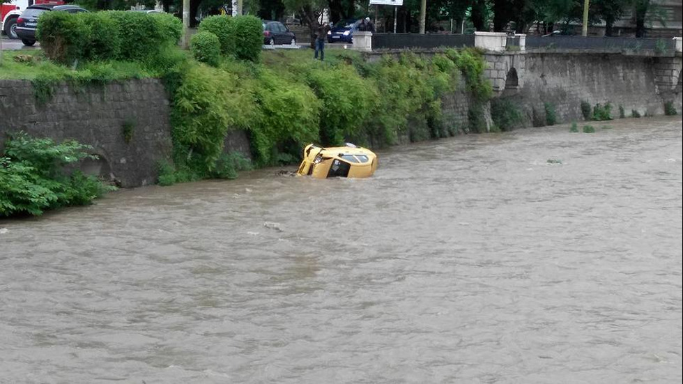 Такси падна в Янтра