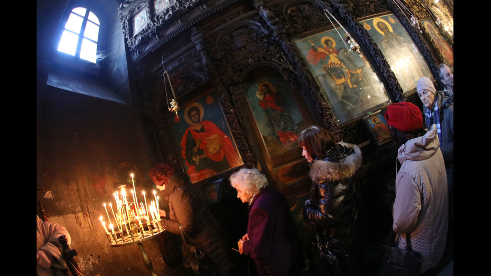 Почитаме Св.Харалампи - покровител на меда и пчеларите