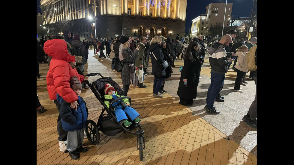 Протест срещу Бюджет 2026, демонстранти се събраха в Триъгълника на властта