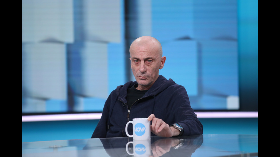 ЗАД КАДЪР: Изборният ден по NOVA В СНИМКИ
