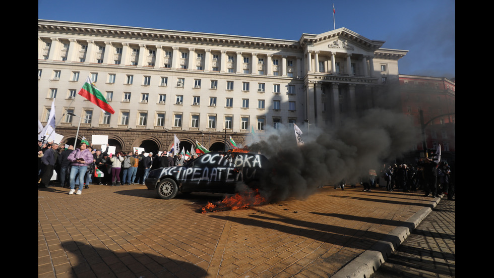 Заради референдума: "Възраждане" на протест пред Конституционния съд