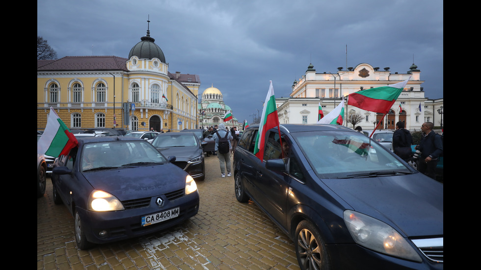 Автопоход на „Величие“: Протест в деня на извънредното заседание на НС